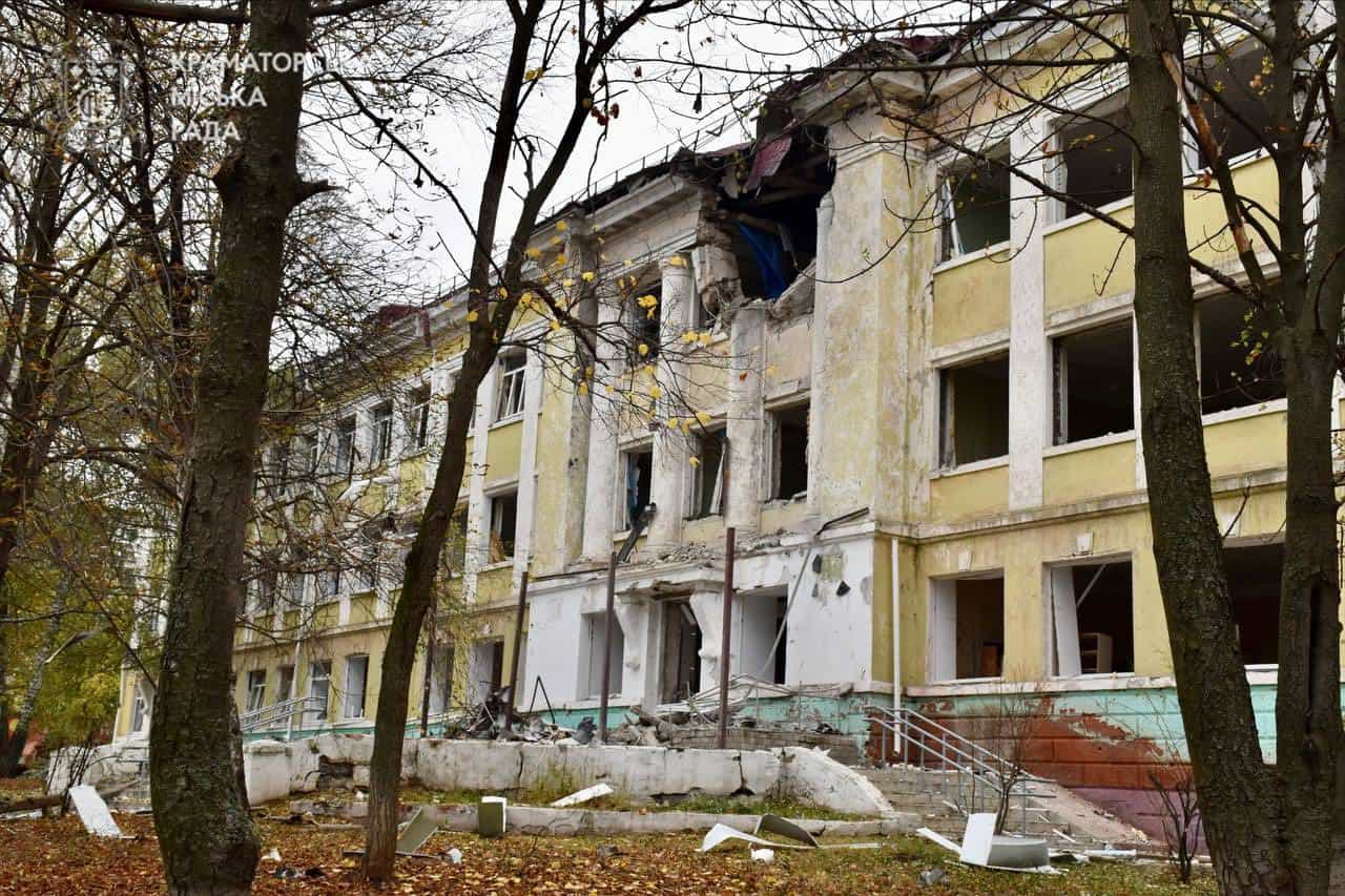 Наслідки удару російської армії по школі №12 імені Степана Чубенка у Краматорську, 11 жовтня 2025 року