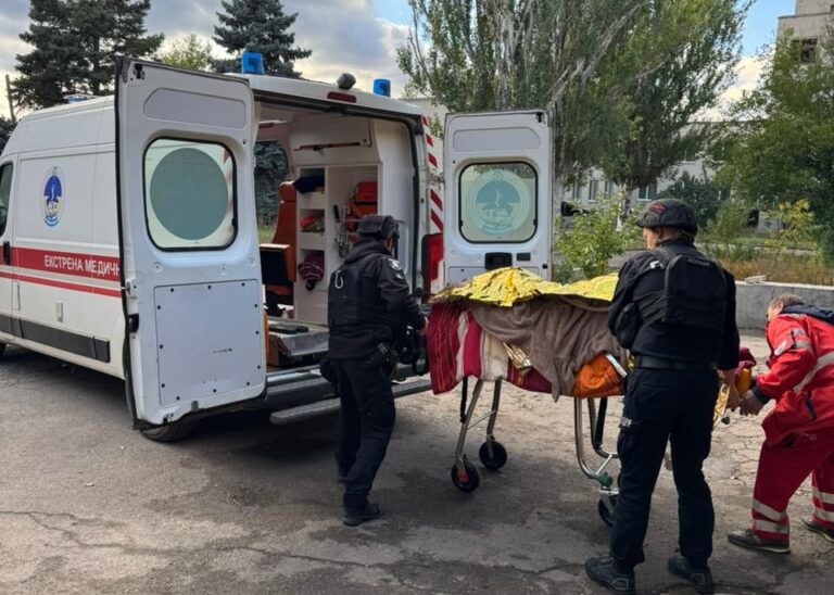 Перегляньте новину: Двоє людей загинули, ще троє дістали поранень через удари по Костянтинівці Двоє людей загинули, ще троє дістали поранень через удари по Костянтинівці