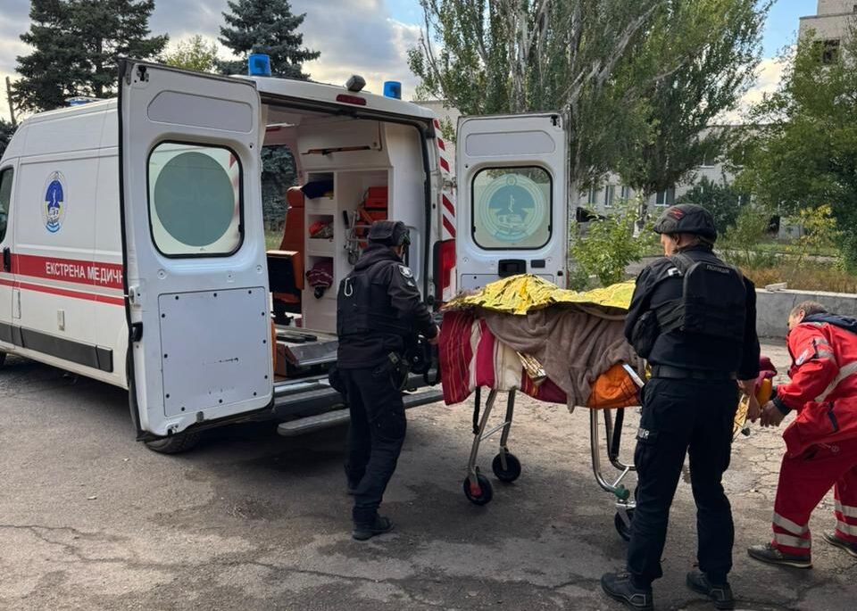 Двоє людей загинули, ще троє дістали поранень через удари по Костянтинівці 13 жовтня