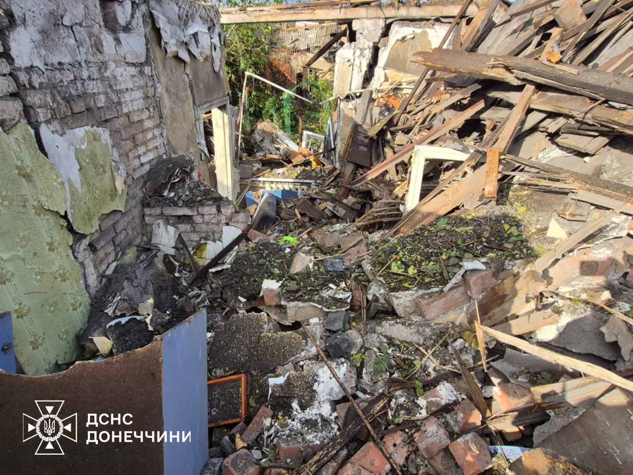 У Добропіллі деблокували з-під завалів тіло людини після авіаудару 14 жовтня