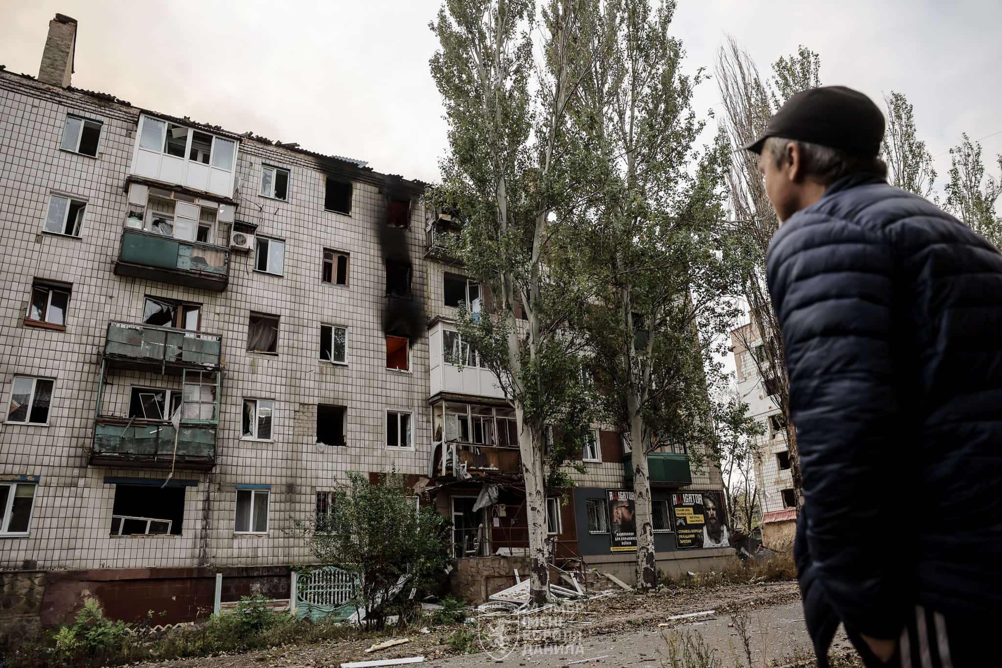 Зображення до посту: Понівечені Свято-Ігорівський храм та житлові багатоповерхівки: який вигляд має Костянтинівка у жовтні 2025 року