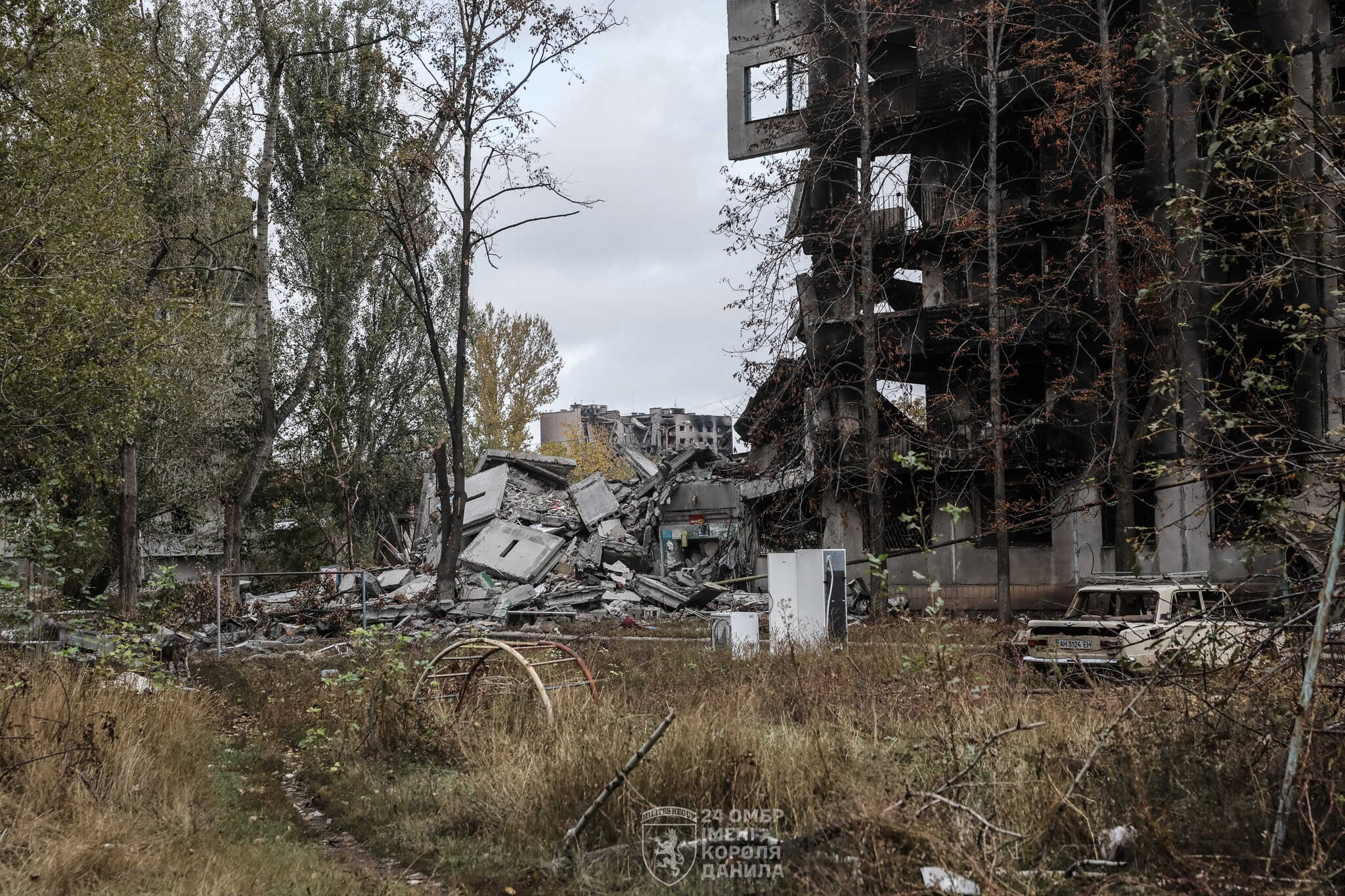 Зображення до посту: Понівечені Свято-Ігорівський храм та житлові багатоповерхівки: який вигляд має Костянтинівка у жовтні 2025 року