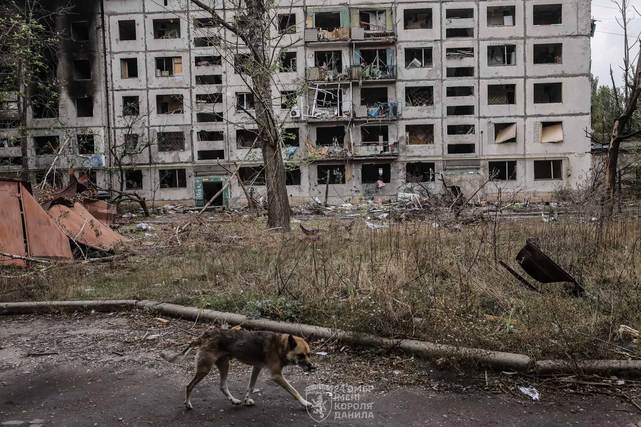 Зображення до посту: Понівечені Свято-Ігорівський храм та житлові багатоповерхівки: який вигляд має Костянтинівка у жовтні 2025 року
