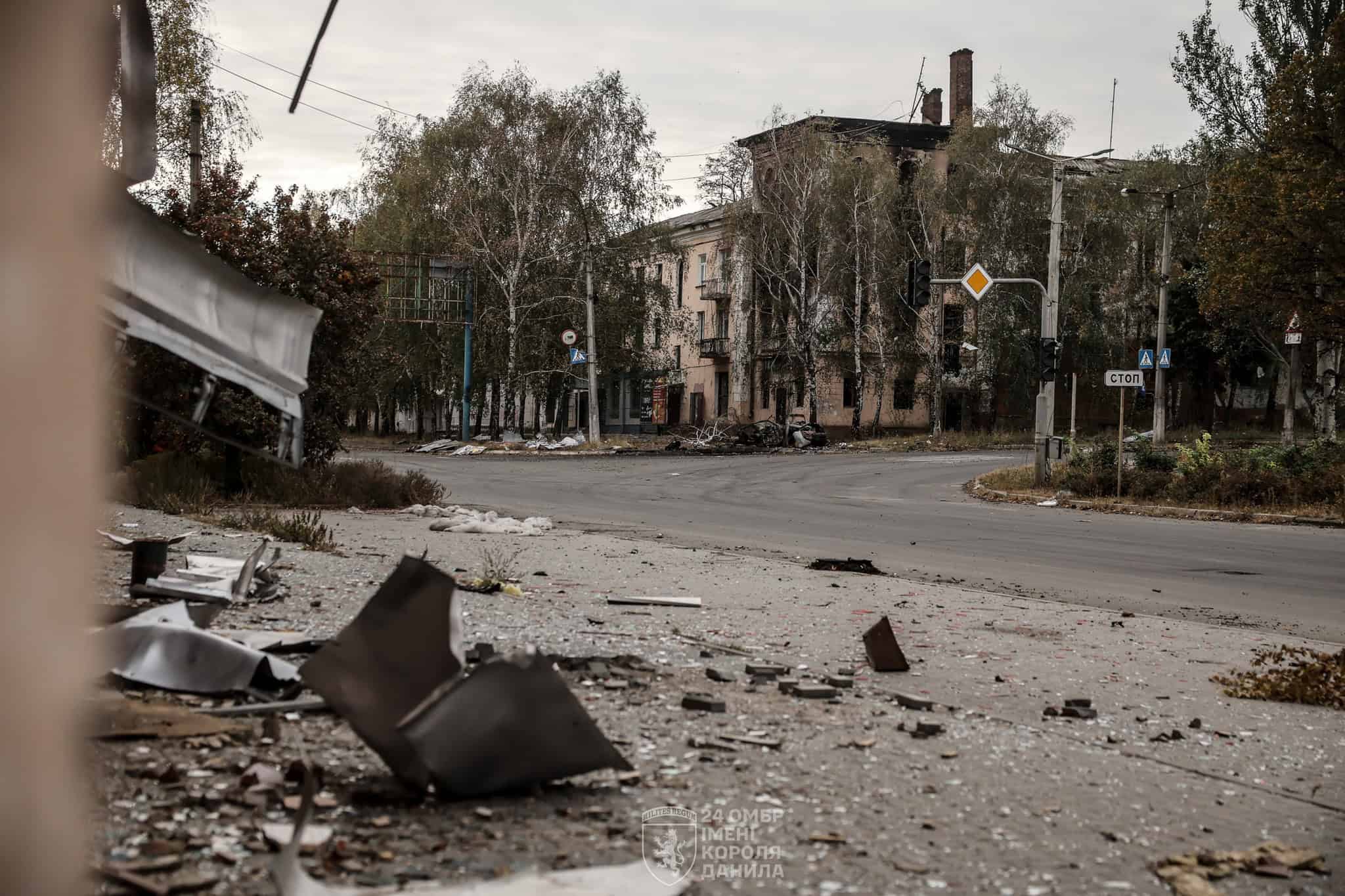 Зображення до посту: Понівечені Свято-Ігорівський храм та житлові багатоповерхівки: який вигляд має Костянтинівка у жовтні 2025 року