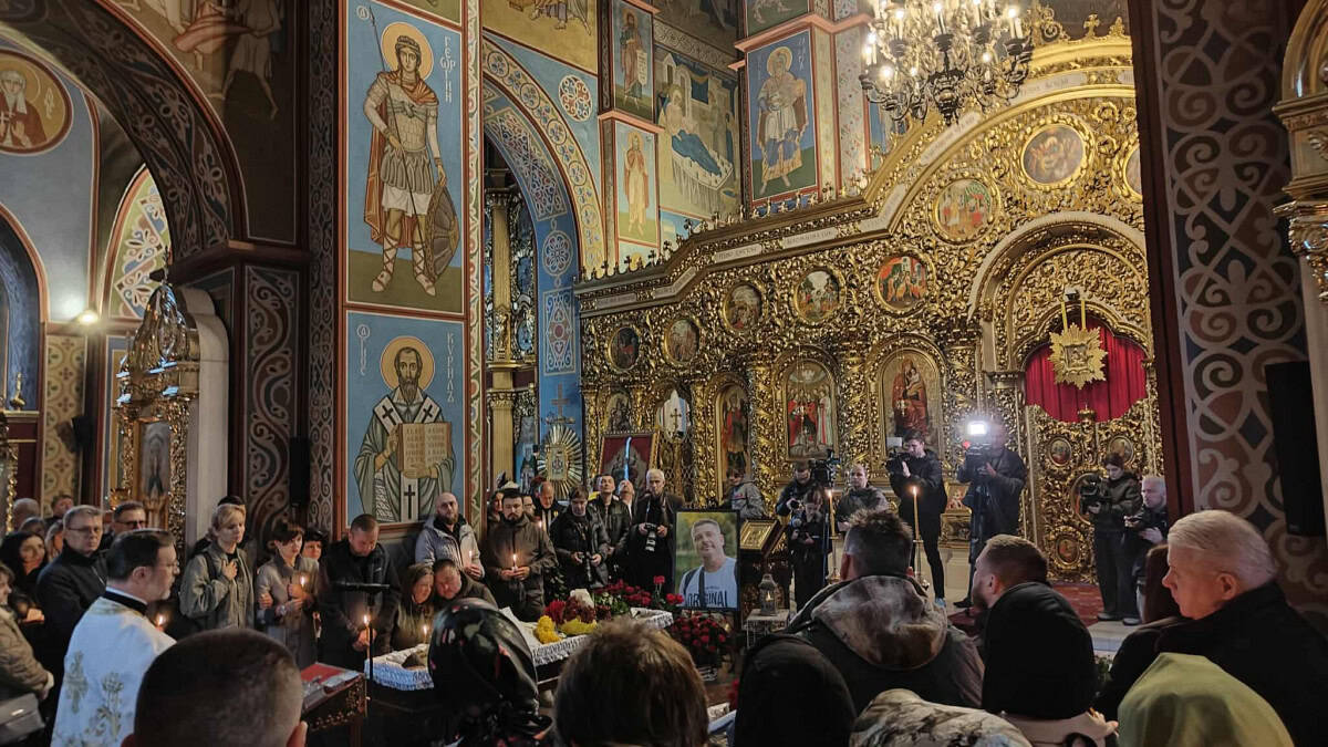 Похорони з Альоною Грамовою та Євгеном Кармазіним.