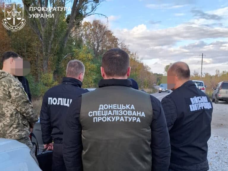 Перегляньте новину: В Донецкой области майор ВСУ якобы требовал 7 тысяч долларов США за перевод в другую часть: ему объявили подозрение В Донецкой области майор ВСУ якобы требовал 7 тысяч долларов США за перевод в другую часть: ему объявили подозрение