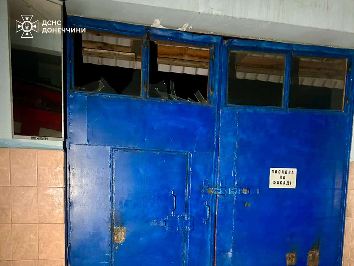 Росіяни під час нічної атаки на Щурове пошкодили пожежне депо: що відомо