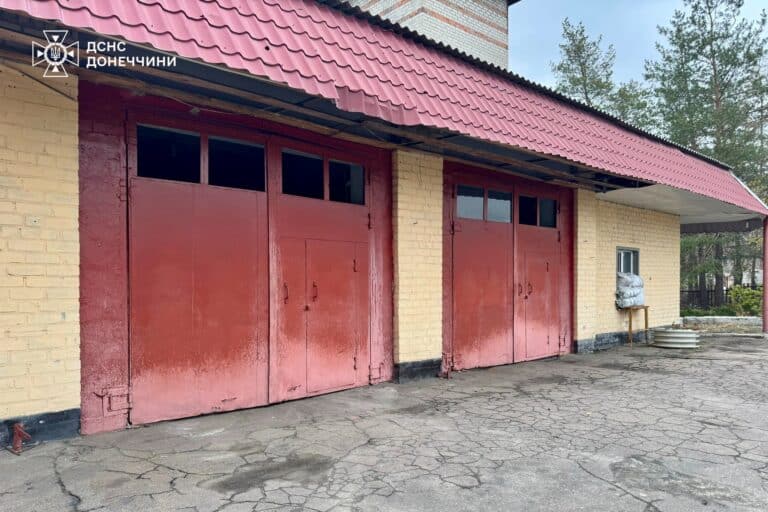 Перегляньте новину: Росіяни під час нічної атаки на Щурове пошкодили пожежне депо: що відомо Росіяни під час нічної атаки на Щурове пошкодили пожежне депо: що відомо