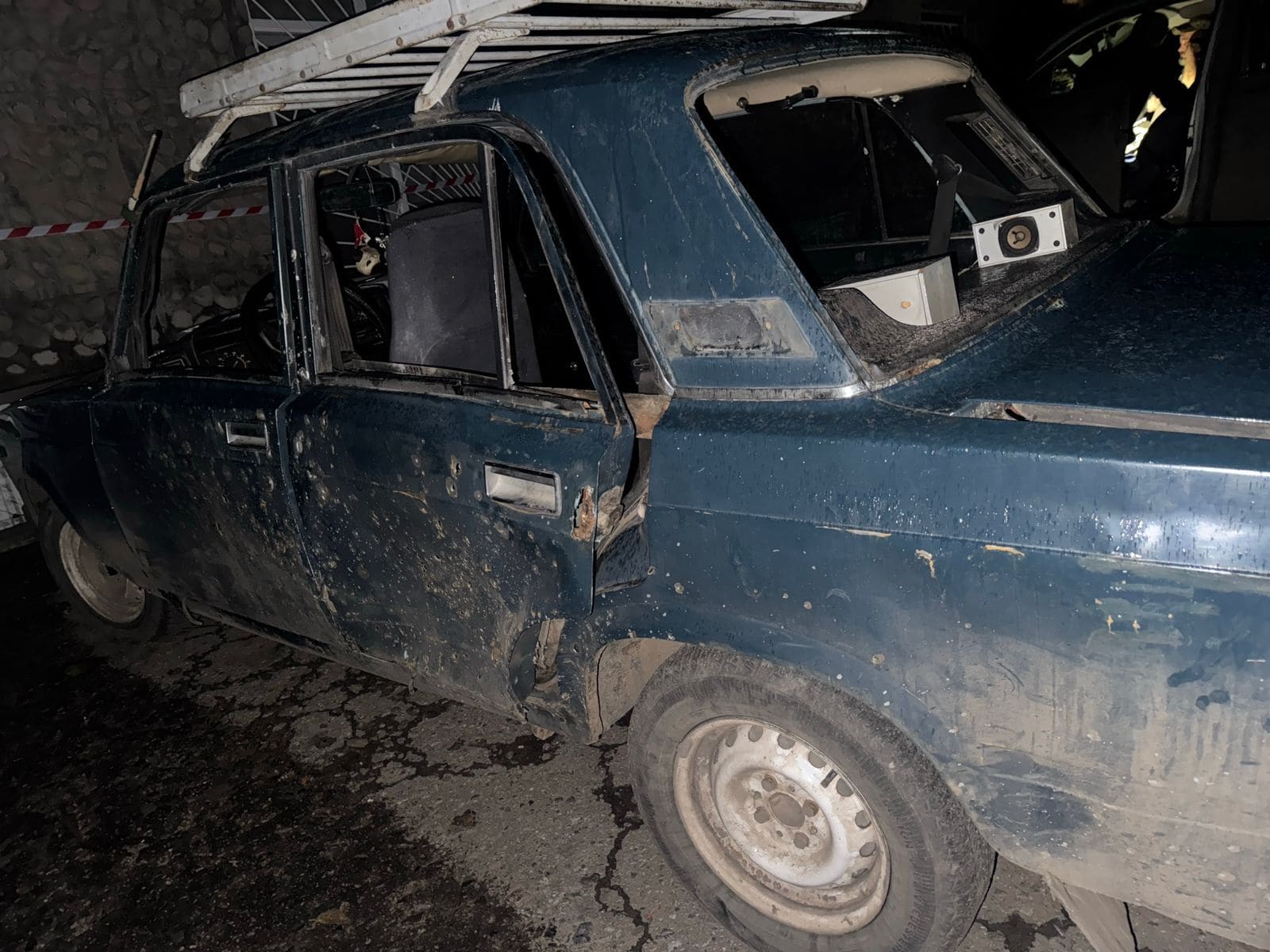 Машина, яку атакував FPV-дрон росіян