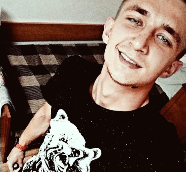 Перегляньте новину: Загинув, захищаючи рідне місто: вшануймо військового з Маріуполя Владислава Вовка Загинув, захищаючи рідне місто: вшануймо військового з Маріуполя Владислава Вовка
