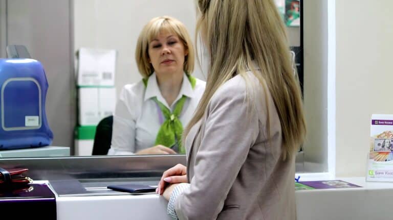 Перегляньте новину: Жінку з Добропілля засудили за шахрайство: вона виманила у знайомої 1500 євро нібито на лікування дітей та переїзд Жінку з Добропілля засудили за шахрайство: вона виманила у знайомої 1500 євро нібито на лікування дітей та переїзд