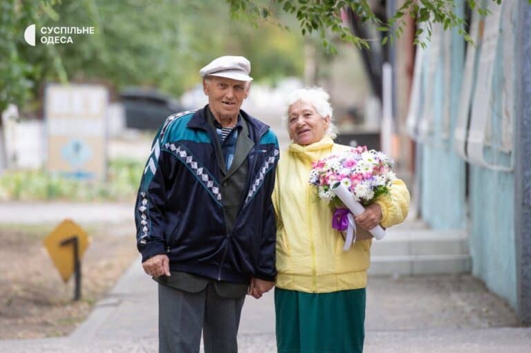 “Літні молодята”: на Одещині одружилася пара переселенців з Донеччини, яким за 70 років