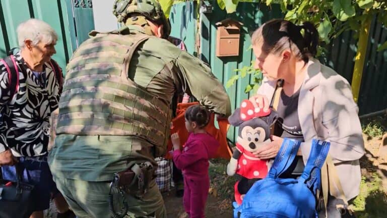Перегляньте новину: Із Костянтинівки вивезли шістьох людей, серед них була п’ятирічна дитина Із Костянтинівки вивезли шістьох людей, серед них була п’ятирічна дитина