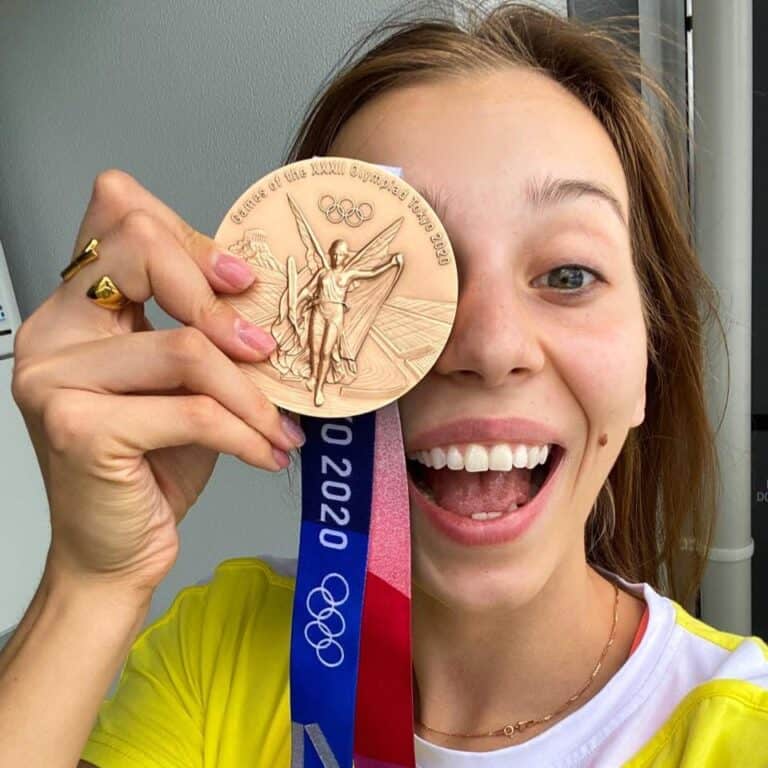 З Донеччини до Канади: як синхроністка Єлизавета Яхно стала тренеркою збірної з плавання за кордоном