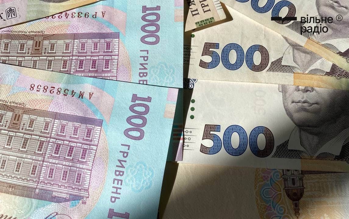 Скільки працівників залишилось у структурах Світлодарської міської ВА та які вони отримують зарплати