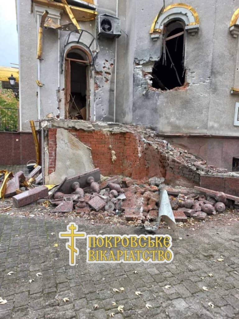 Перегляньте новину: Из-за российских обстрелов в Мирнограде пострадал храм святого мученика Виктора Халкидонского Из-за российских обстрелов в Мирнограде пострадал храм святого мученика Виктора Халкидонского