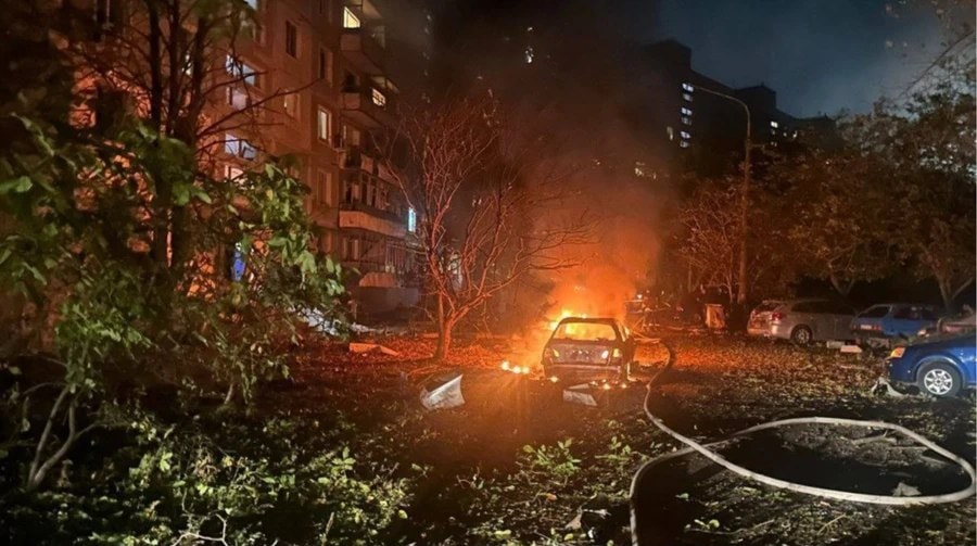 Зображення до посту: Російська армія вдарила безпілотниками та ракетами по кількох регіонах України. Щонайменше п’ятеро людей загинули