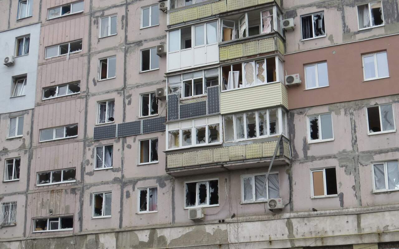 Росіяни визнали “безхазяйними” понад 440 квартир у Маріуполі, ще за 101 адресою — планують: списки