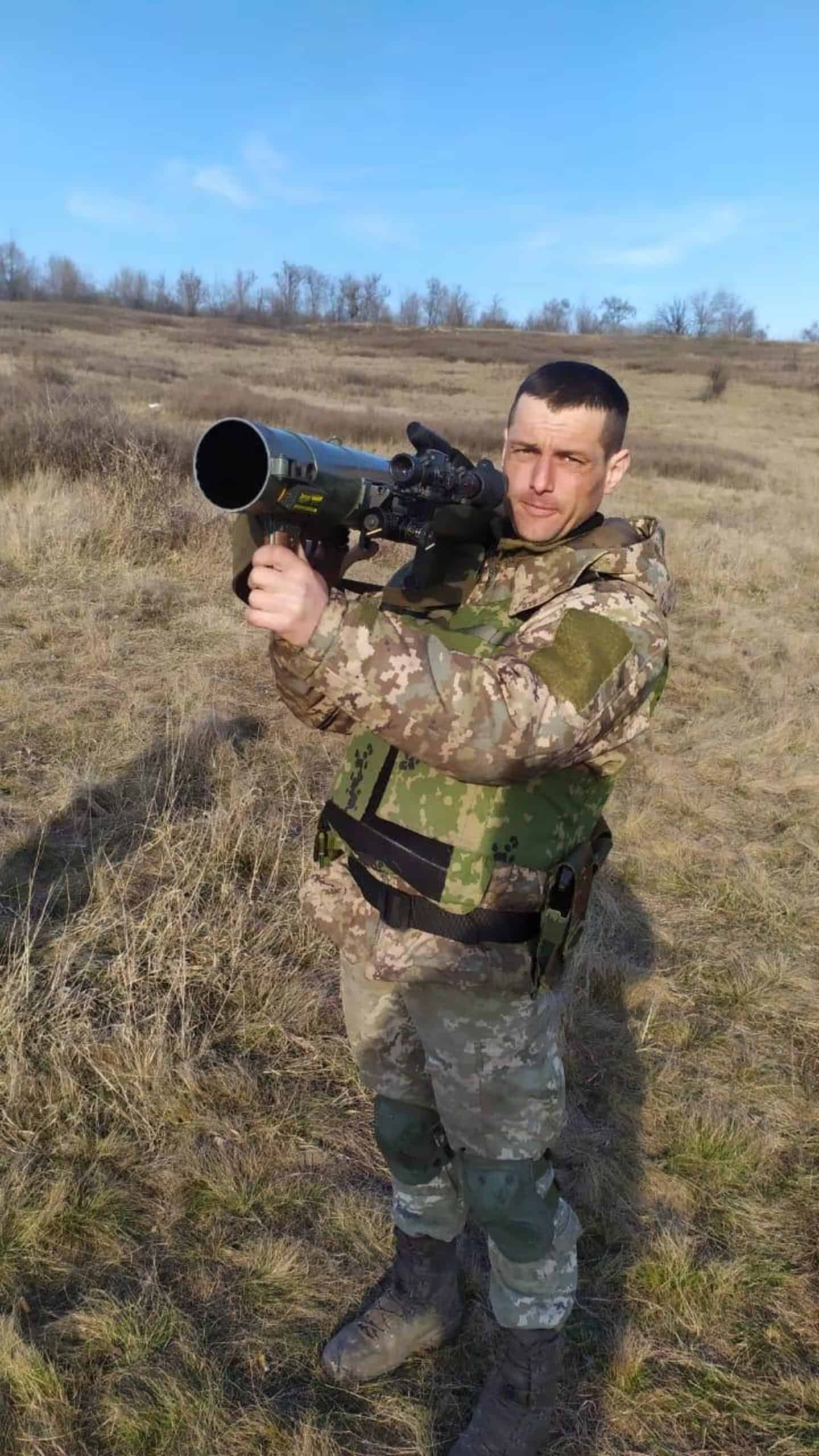 Зображення до посту: Після контузії та поранення повернувся в окопи: згадаємо військового Івана Сеніва