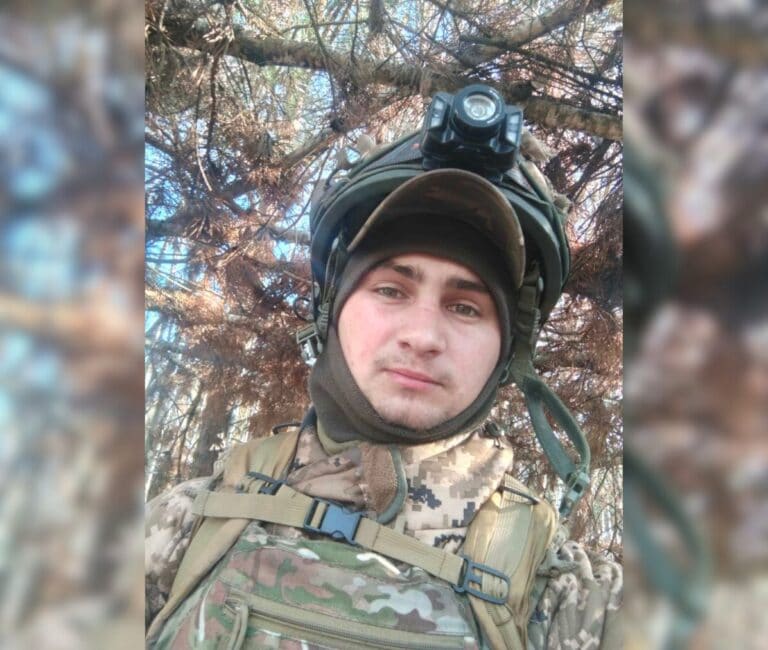 Был самым младшим из пяти братьев и сестер: вспомним военного Михаила Рудя