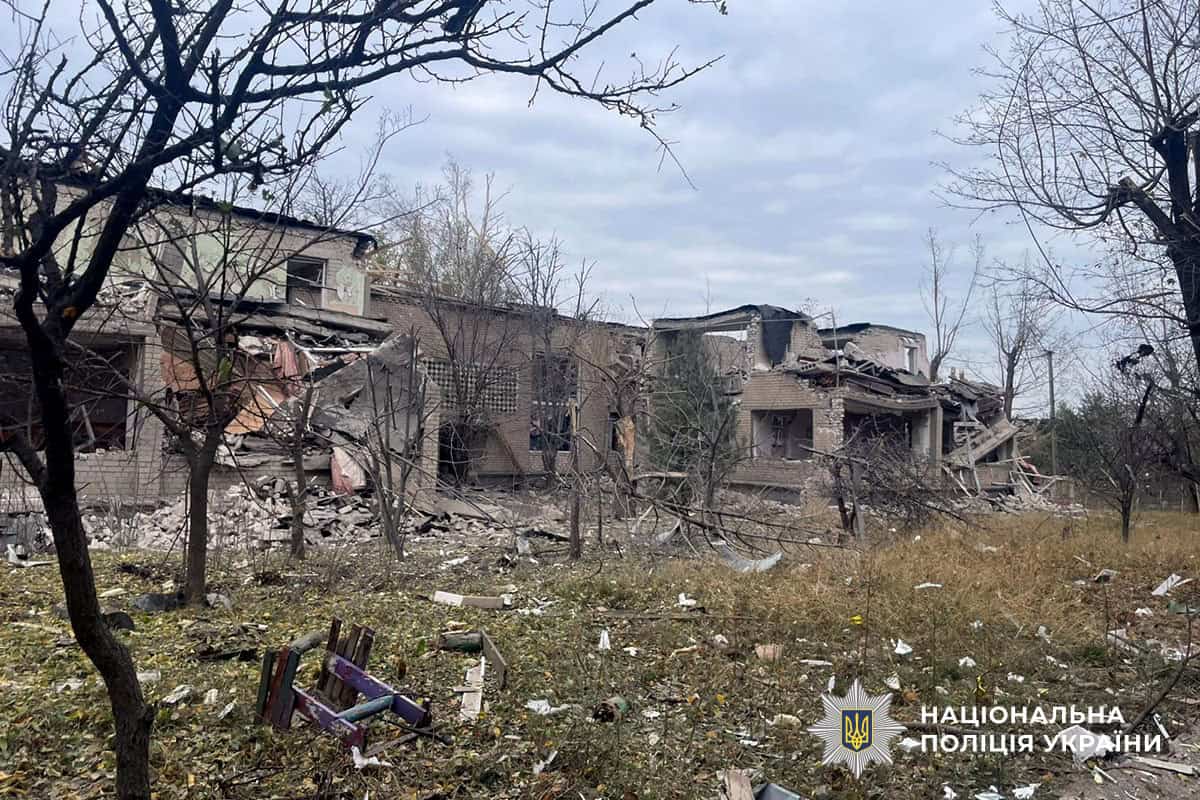 Зображення до посту: Троє загиблих та троє поранених: якими були наслідки російських ударів по Донеччині 17 жовтня (ЗВЕДЕННЯ)