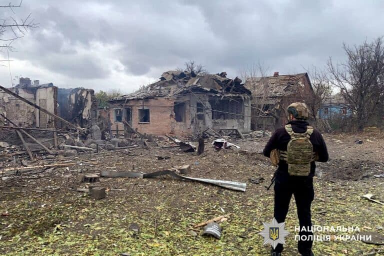 Перегляньте новину: За добу на Донеччині загинули двоє цивільних, поранені ще двоє: як минуло 21 жовтня в регіоні (ЗВЕДЕННЯ) За добу на Донеччині загинули двоє цивільних, поранені ще двоє: як минуло 21 жовтня в регіоні (ЗВЕДЕННЯ)