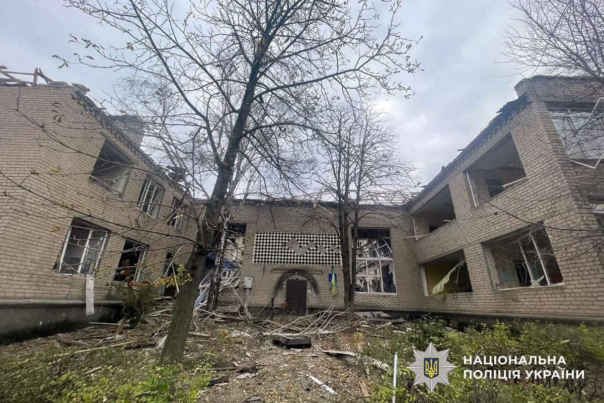 Зображення до посту: Троє загиблих та троє поранених: якими були наслідки російських ударів по Донеччині 17 жовтня (ЗВЕДЕННЯ)