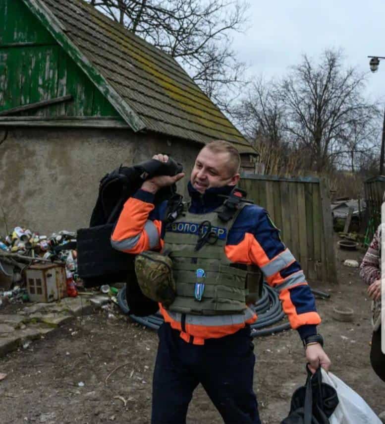 Зображення до посту: “Коли чую, що лишилася бабуся чи діти, я вже не можу це ігнорувати” — волонтер з Донеччини про евакуацію людей з прифронтових територій