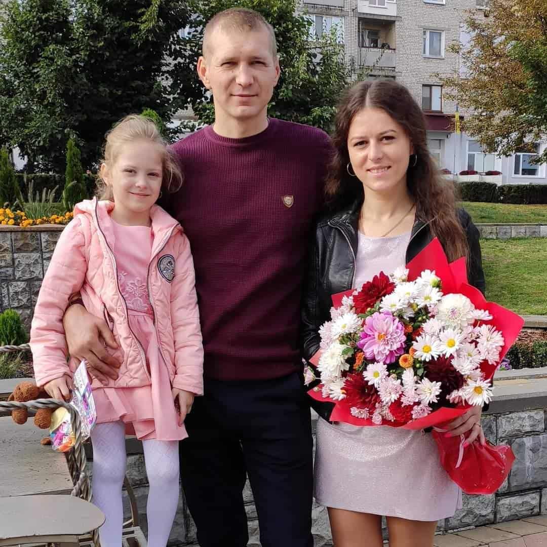 Військовий Анатолій Бортник разом із дружиною Ольгою та донькою Марією. Фото з архіву родини