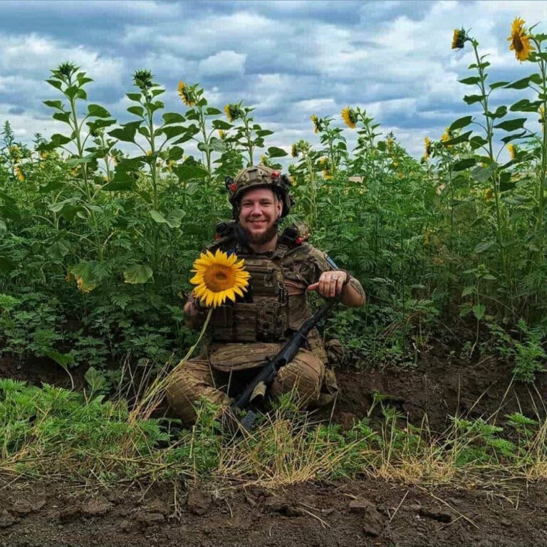 Перегляньте новину: “Душа розривалася між родиною та побратимами”: згадаймо Віктора Гуменюка, який боронив Покровський напрямок “Душа розривалася між родиною та побратимами”: згадаймо Віктора Гуменюка, який боронив Покровський напрямок