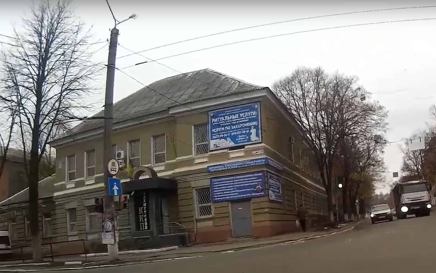 Двоповерхова будівля по вулиці Миру, 20 у Бахмуті, 2017 рік