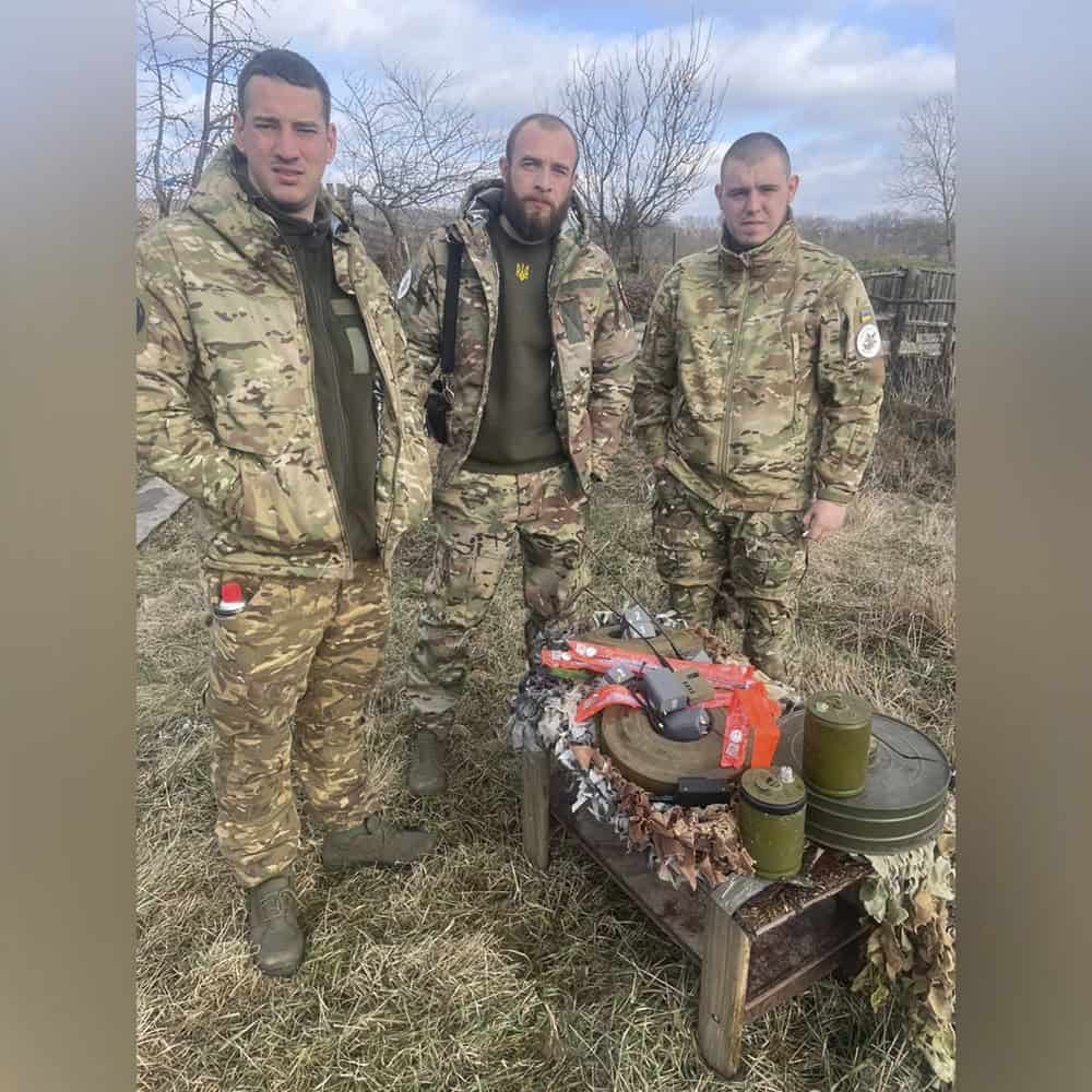 Олександр Гільярді (ліворуч) на службі у лавах штурмової бригади “Лють” під час повномасштабного вторгнення Росії