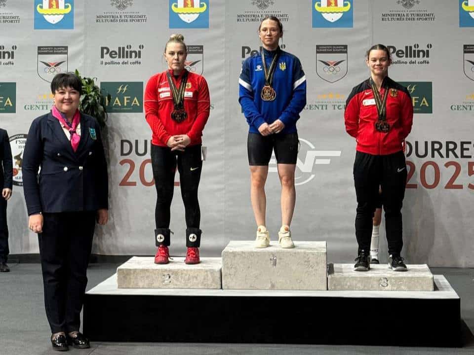 Зображення до посту: Важкоатлетка з Донеччини Ольга Івженко вдруге поспіль стала абсолютною чемпіонкою Європи серед молоді