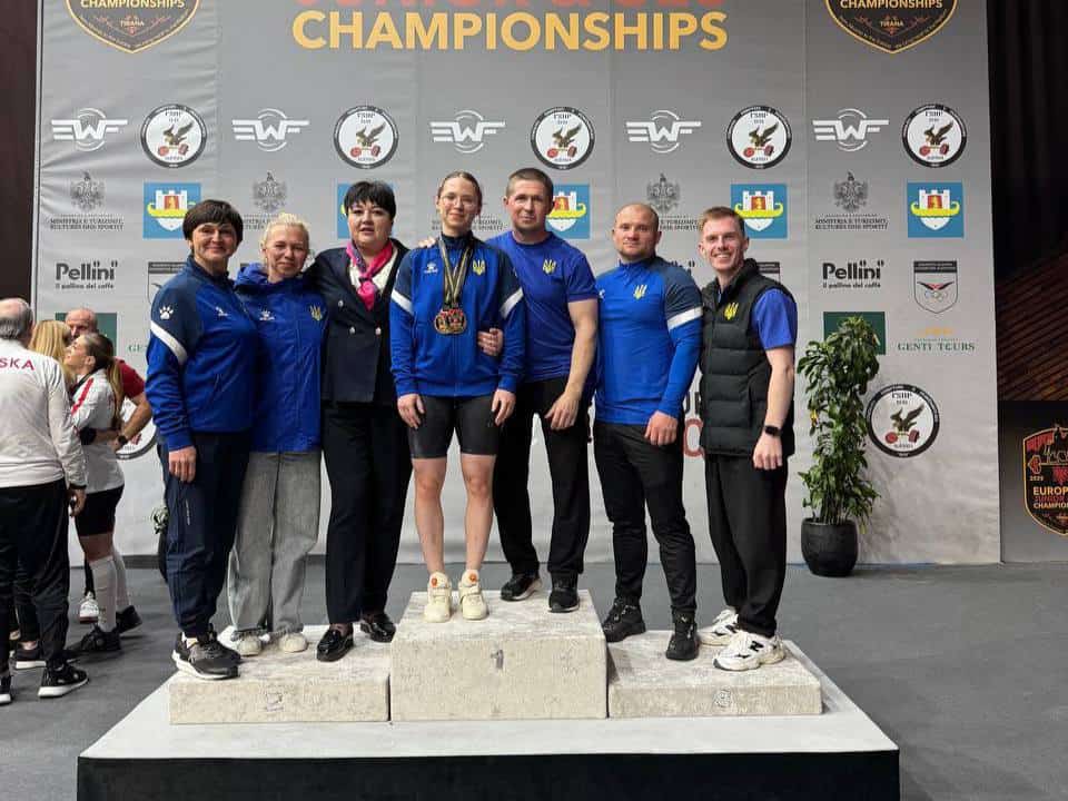 Зображення до посту: Важкоатлетка з Донеччини Ольга Івженко вдруге поспіль стала абсолютною чемпіонкою Європи серед молоді