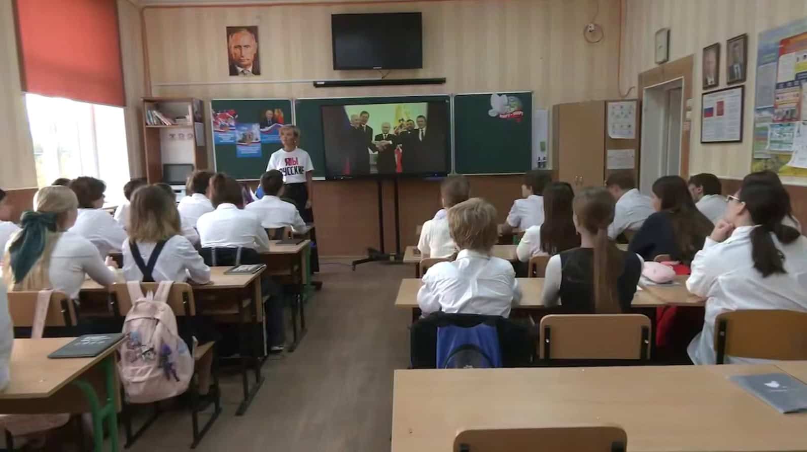 “Розмови про важливе” у макіївському ліцеї №1 “Лідер”, вересень 2025 року