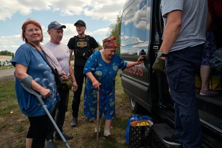 Перегляньте новину: За місяць із прифронтової зони Донеччини евакуювали понад 3 тисячі людей, здебільшого з Костянтинівки та Добропілля, — “Схід SOS” За місяць із прифронтової зони Донеччини евакуювали понад 3 тисячі людей, здебільшого з Костянтинівки та Добропілля, — “Схід SOS”