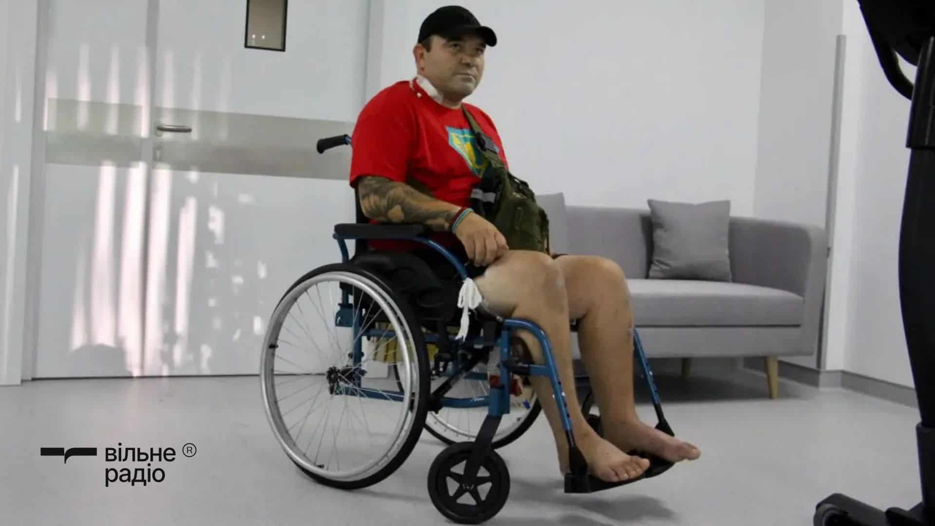 Бывший военный Андрей Ломакин на реабилитации. Фото: Вильне Радио