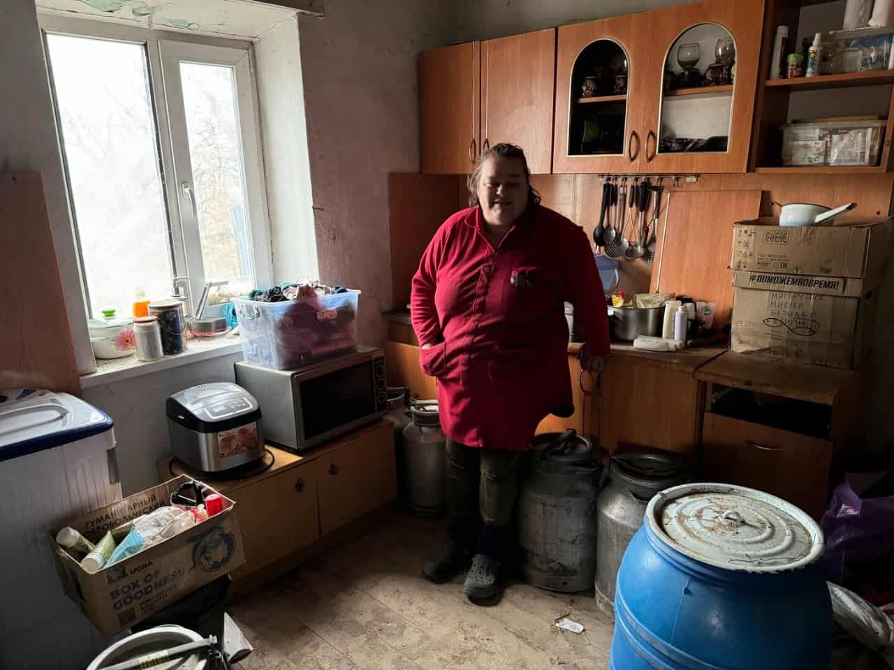 “Одна з десяти тисяч”: росіяни показали жінку, яка нібито повернулася до окупованої Мар’їнки й тепер живе там