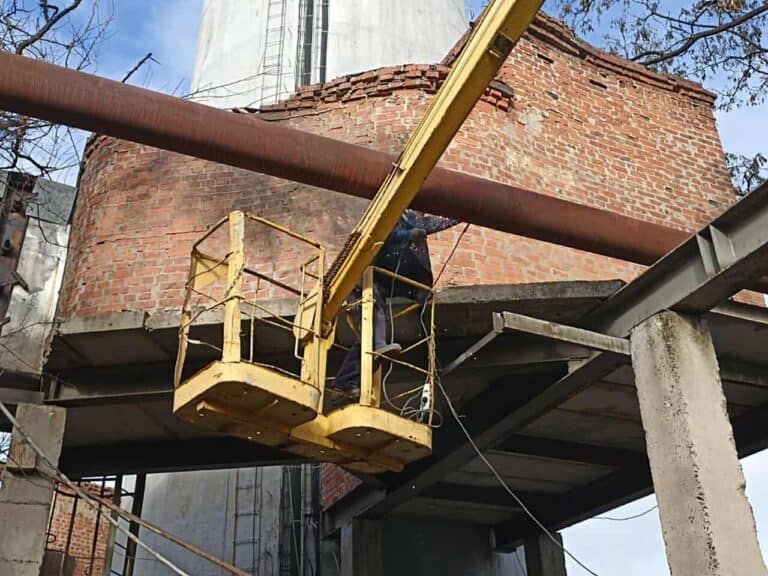 На Донетчине на апрель есть 203 предприятия, учреждения и организации, которые могут бронировать сотрудников от мобилизации: перечень