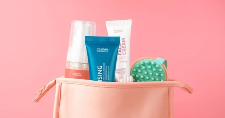 ТОП-7 тревел-наборів для догляду за шкірою у відпустці