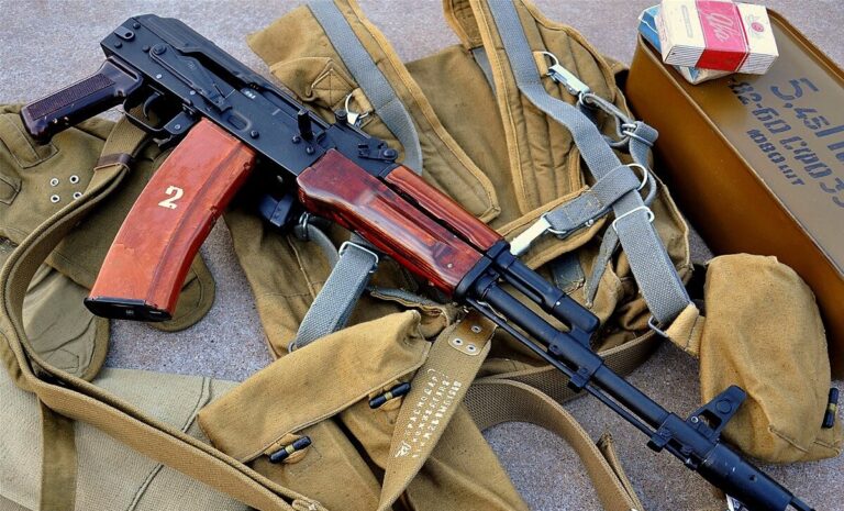 Військовий знайшов на Донеччині автомат із патронами й намагався надіслати їх “Новою поштою”: що вирішив суд