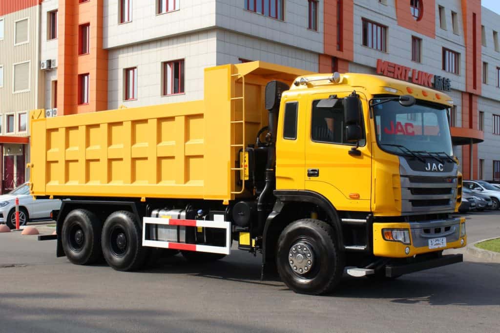 Для комунальників з Мирнограда хочуть купити самоскид за 5,8 млн грн: що відомо