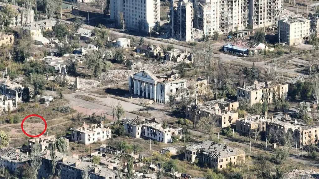 Пам’ятник козаку-солевару у Бахмуті в жовтні 2023 року