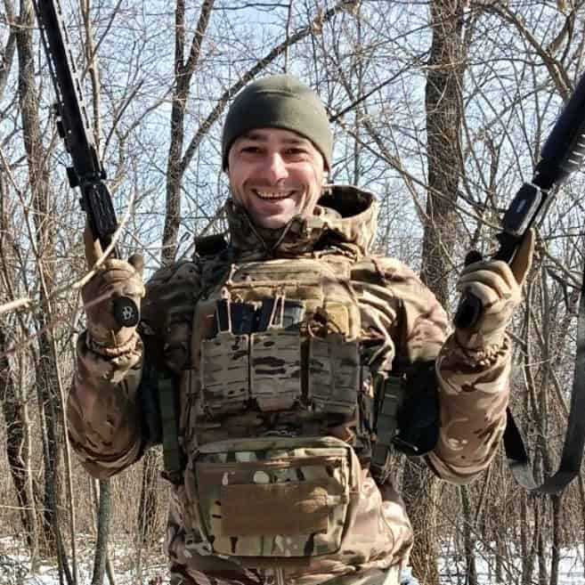 Міг ще місяць проходити реабілітацію, але повернувся на фронт: вшануймо військового Романа Любиха