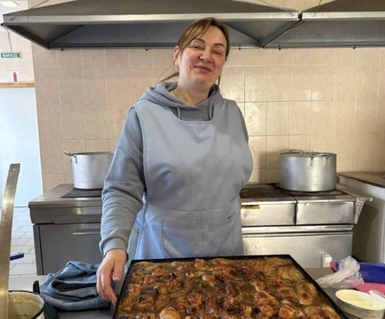 В Славянске заработали социальные столовые: где их искать