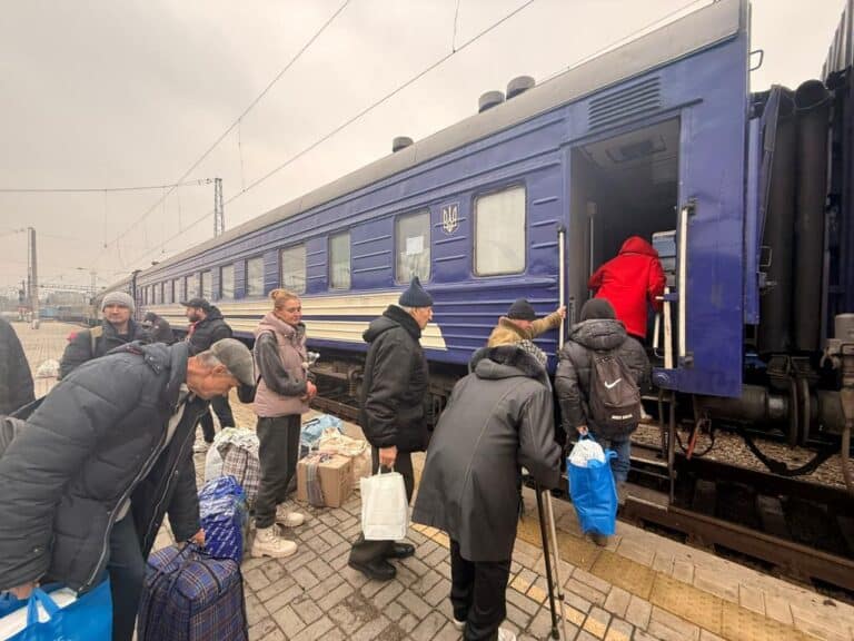 Темпы эвакуации из Донетчины снова упали, за октябрь удалось вывезти около 5,5 тыс. человек