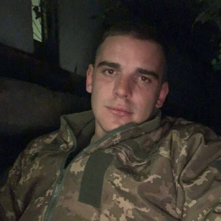 “Мог бы уволиться по состоянию здоровья, но это его не остановило”: давайте почтим память защитника Дмитрия Прищепу