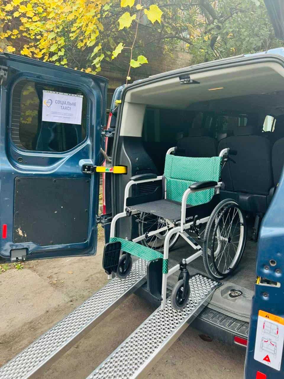 Як ВПО з Покровська скористатися "соціальним таксі" у Дніпрі: контакти