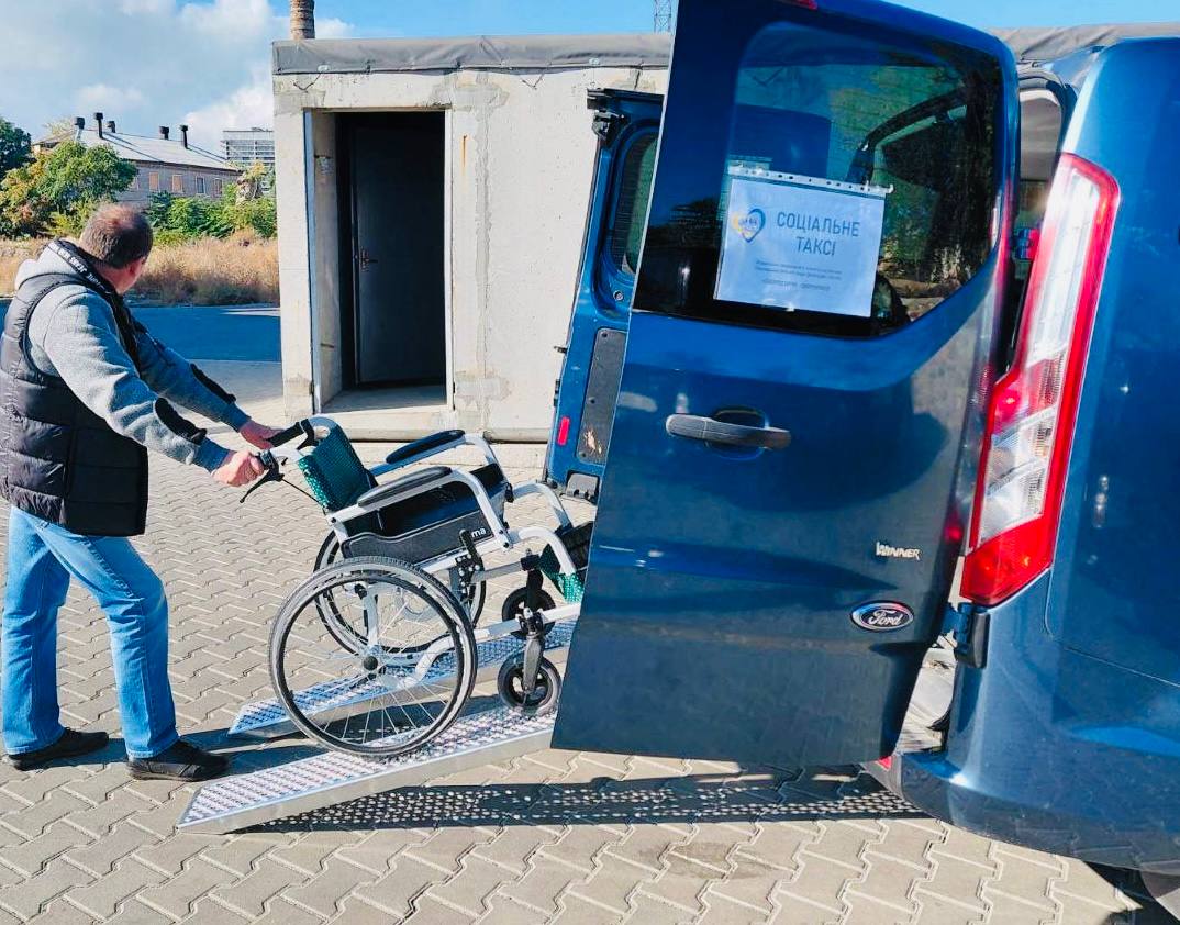Як ВПО з Покровська скористатися "соціальним таксі" у Дніпрі: контакти