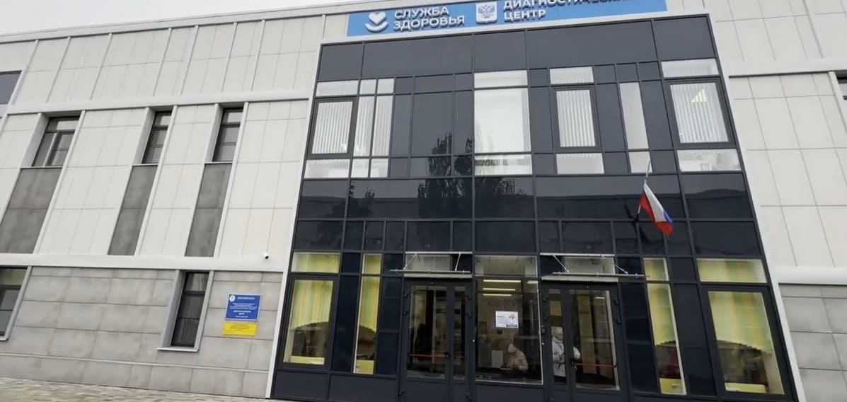 Росіяни говорять про “розвиток” медицини в окупованому Маріуполі, місцеві це спростовують